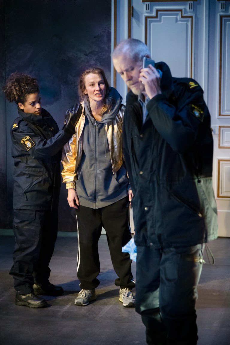 Män kan inte våldtas efter Märta Tikkanens roman i dramatiser